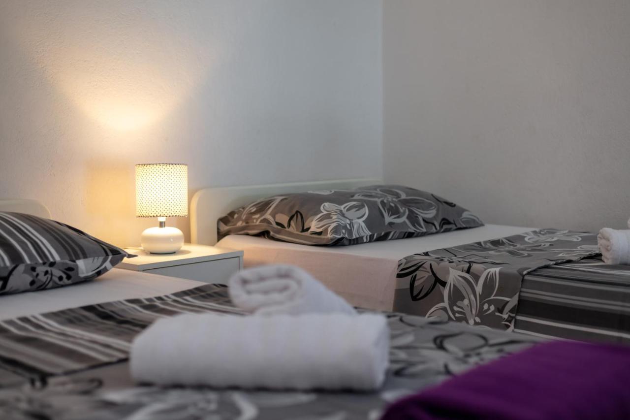 Holiday Home Barbara Трогир Экстерьер фото