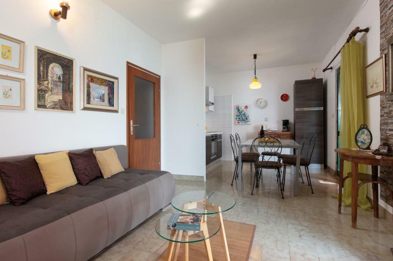 Holiday Home Barbara Трогир Экстерьер фото