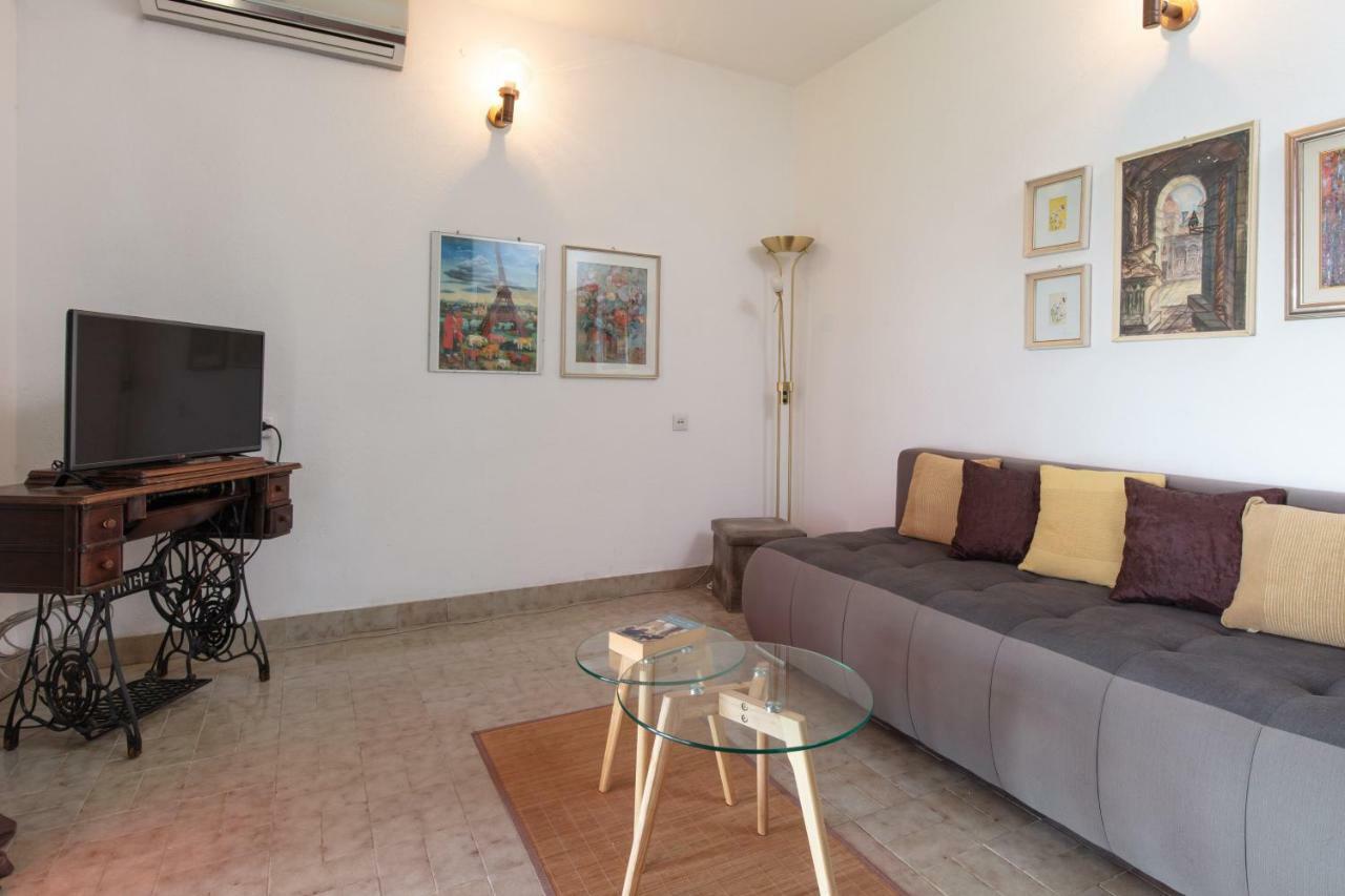 Holiday Home Barbara Трогир Экстерьер фото
