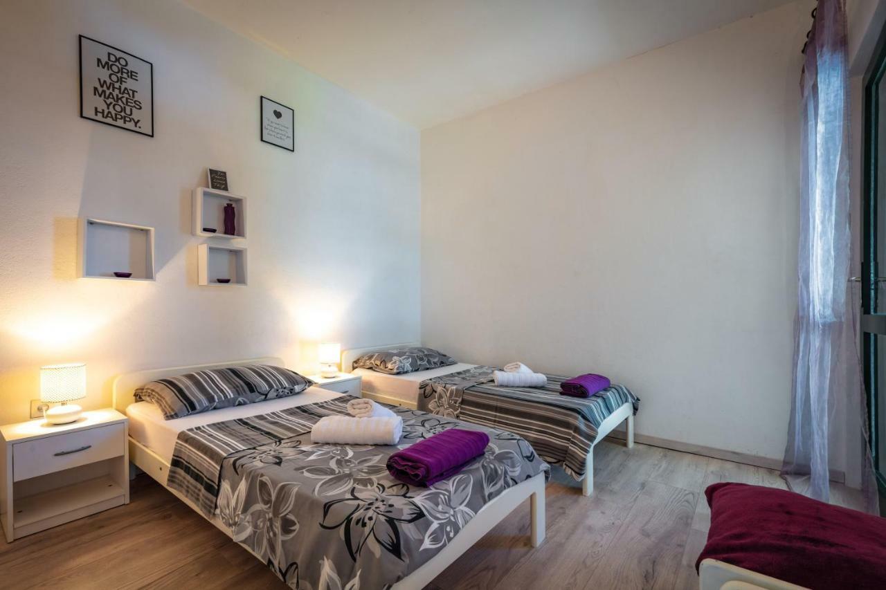 Holiday Home Barbara Трогир Экстерьер фото